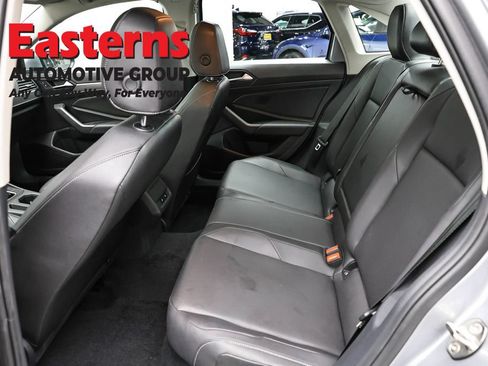 Used 2020 Volkswagen Jetta SE w/ SE Cold Weather Package FWD image 21