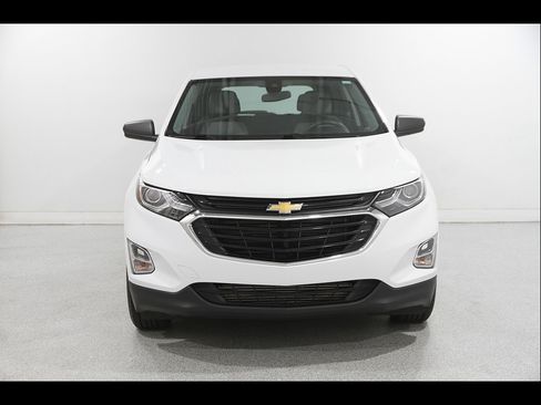 Used 2020 Chevrolet Equinox LS FWD image 2