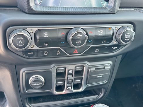 Used 2023 Jeep Gladiator Sport AWD/4WD image 20