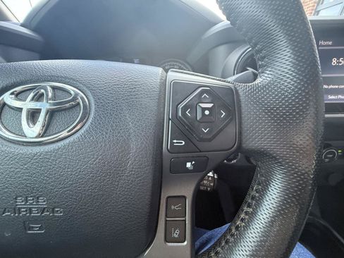 Used 2020 Toyota Tacoma TRD Off-Road AWD/4WD image 10