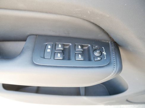 Certified 2025 Volvo XC60 B5 Plus AWD/4WD image 16