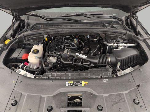 Used 2024 Jeep Grand Cherokee Altitude AWD/4WD image 8