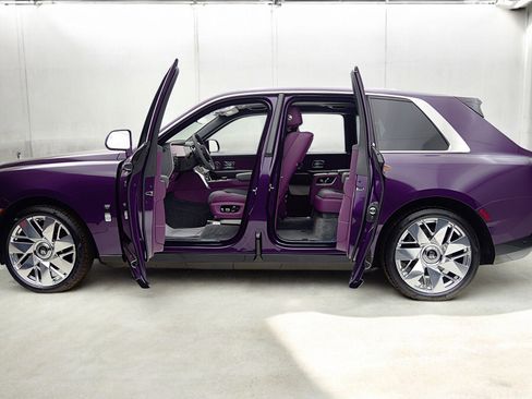 Used 2025 Rolls-Royce Cullinan AWD/4WD image 5