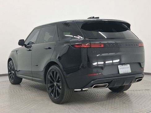 Used 2025 Land Rover Range Rover Sport SE image 3