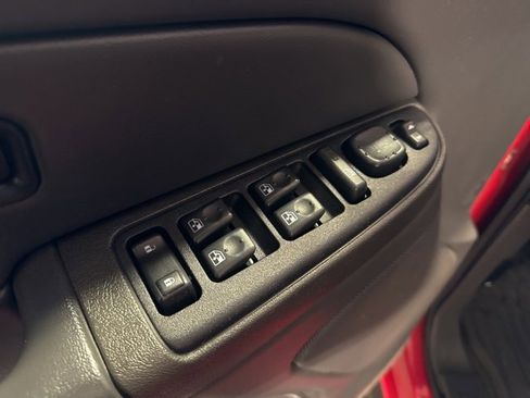 Used 2005 Chevrolet Silverado 2500 LS w/ Heavy-Duty Power Package image 17