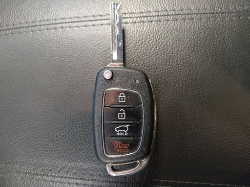 Used 2017 Hyundai Santa Fe Sport image 32