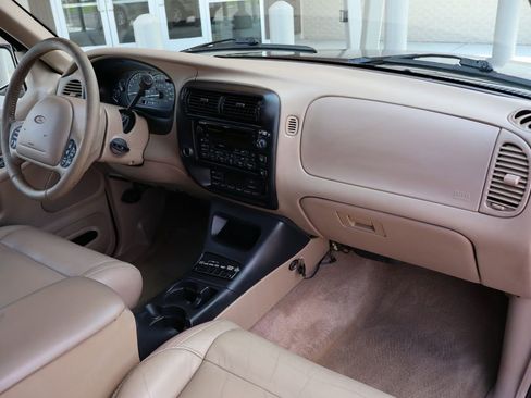 Used 2000 Ford Explorer Eddie Bauer image 18