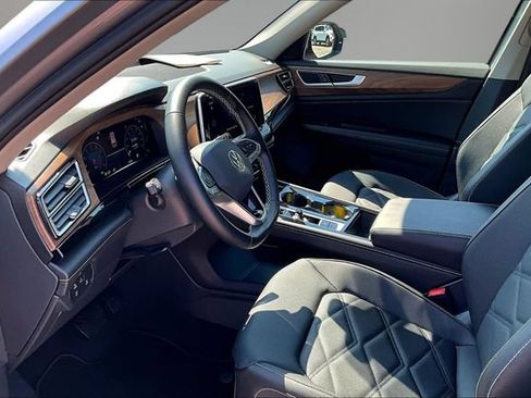 Certified 2026 Volkswagen Atlas SE FWD image 19
