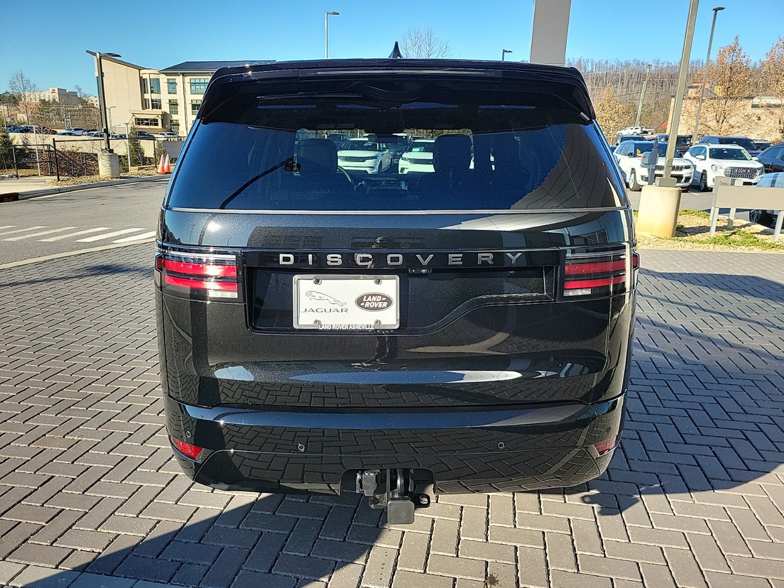 Used 2025 Land Rover Discovery Dynamic SE AWD/4WD image 6