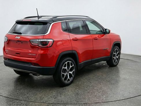 Used 2025 Jeep Compass Limited image 9