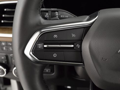 Used 2025 Chevrolet Suburban High Country image 16