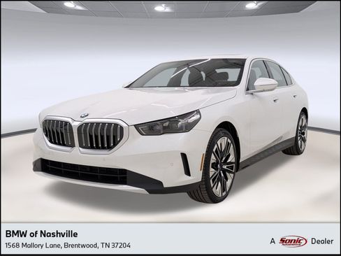 New 2026 BMW 530i RWD image 1