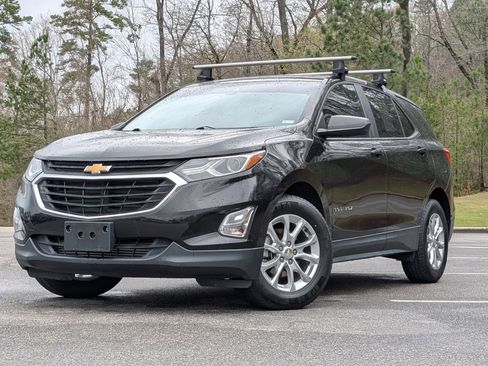 Used 2020 Chevrolet Equinox LS w/ LS Convenience Package image 4