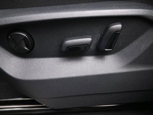 Certified 2023 Volkswagen Atlas Cross Sport SE image 33