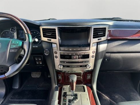 Used 2015 Lexus LX 570 4WD w/ Luxury Package image 14