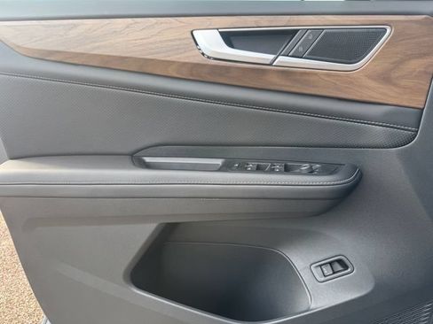 New 2026 Volkswagen Atlas SE FWD image 11