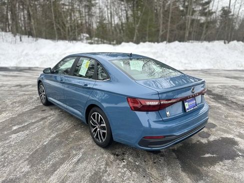 Used 2025 Volkswagen Jetta SE image 8