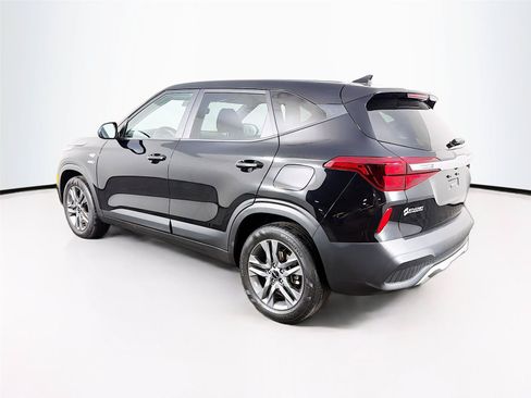 Used 2023 Kia Seltos LX AWD/4WD image 9