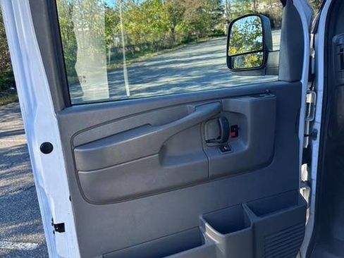 Used 2013 Chevrolet Express 1500 image 28