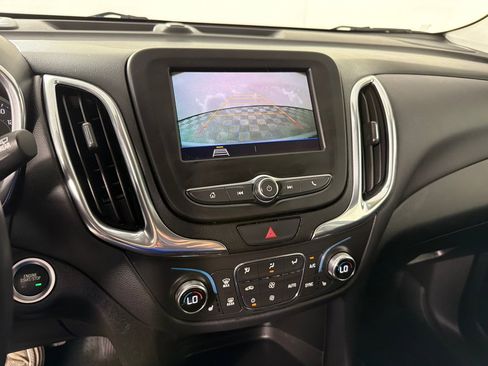 Used 2020 Chevrolet Equinox LT w/ Driver Convenience Package image 16