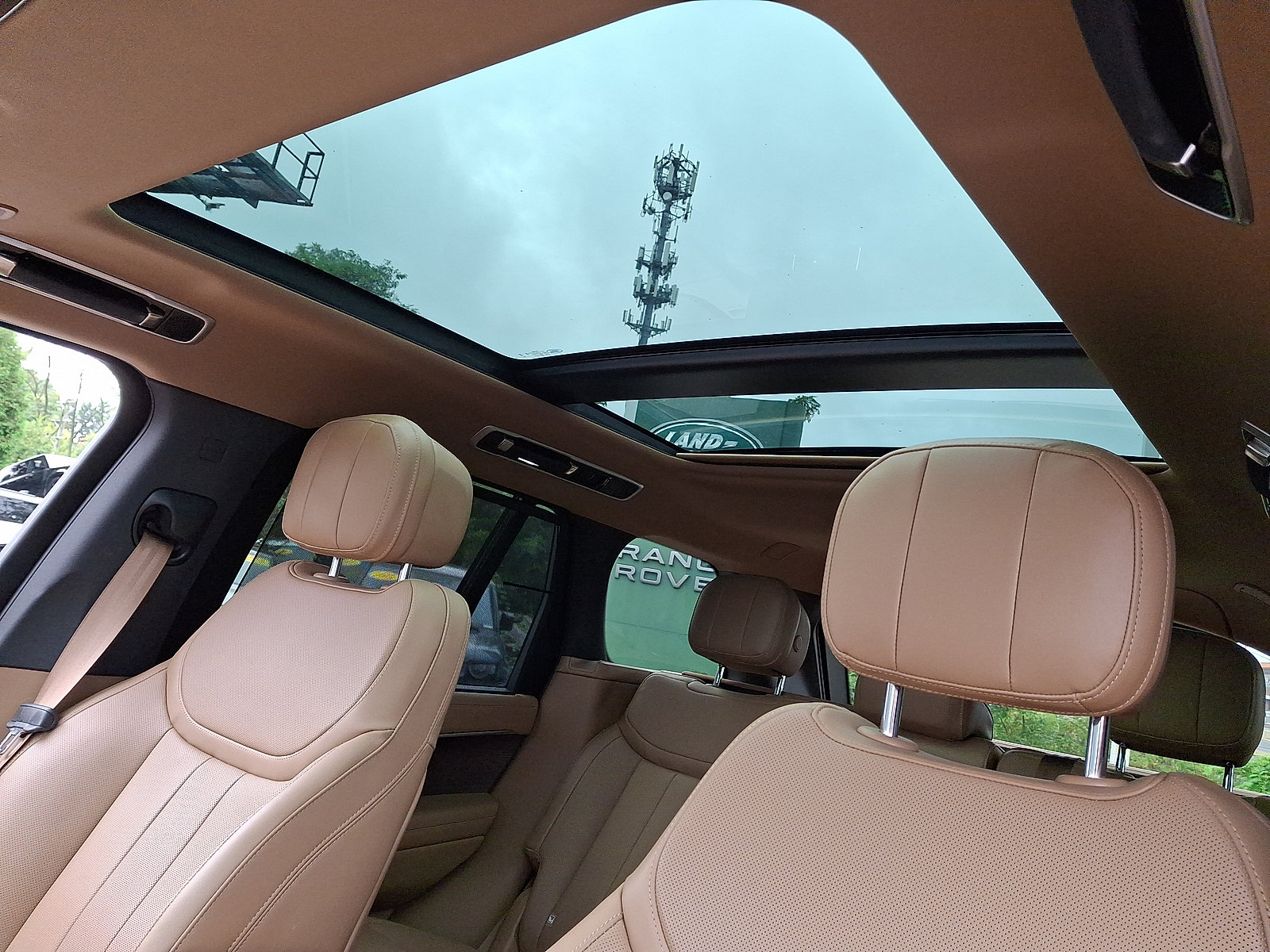 Certified 2026 Land Rover Range Rover SE AWD/4WD image 17