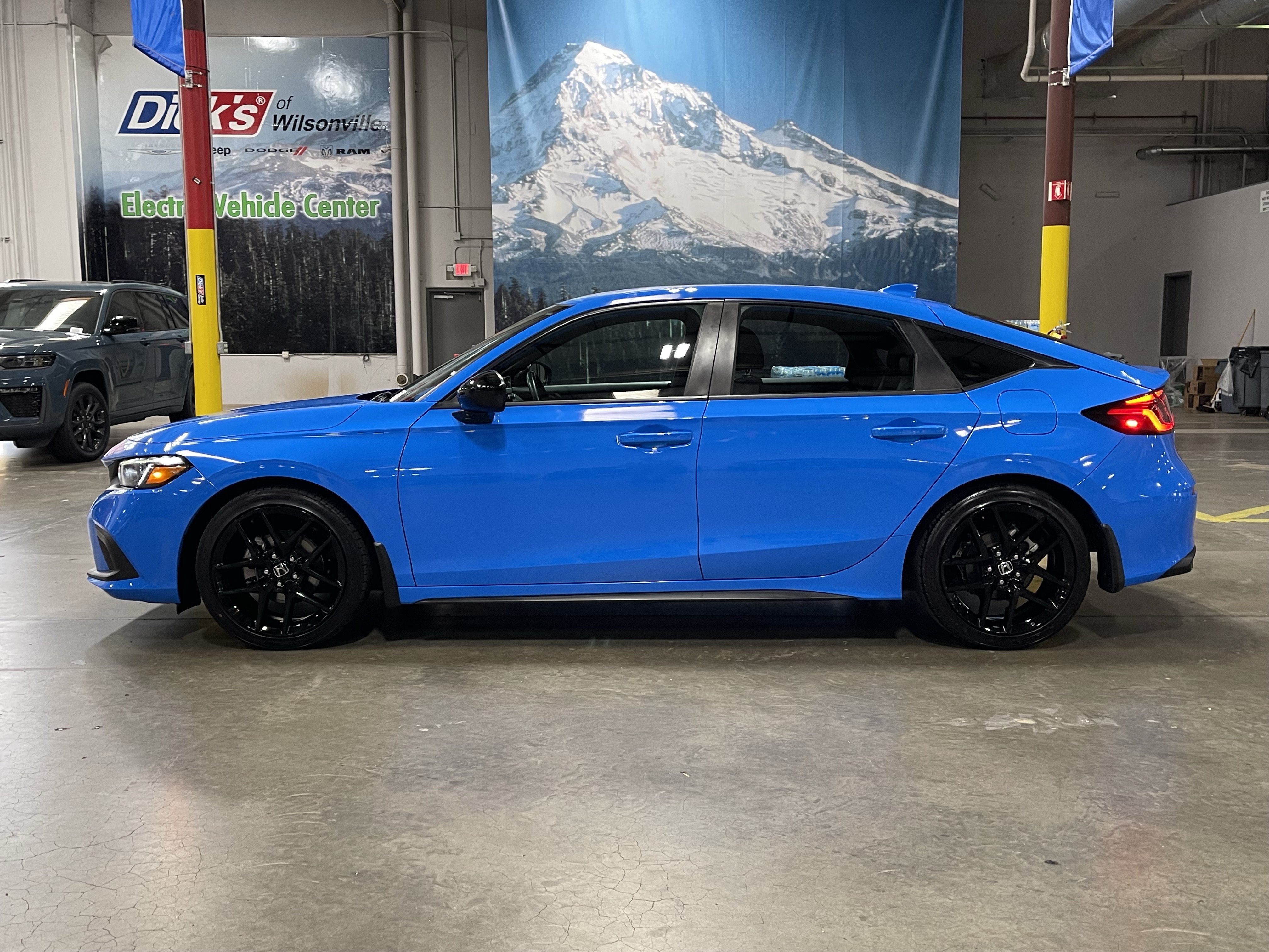 Used 2023 Honda Civic Sport image 2