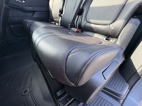 Used 2025 Honda Pilot Black Edition image 21