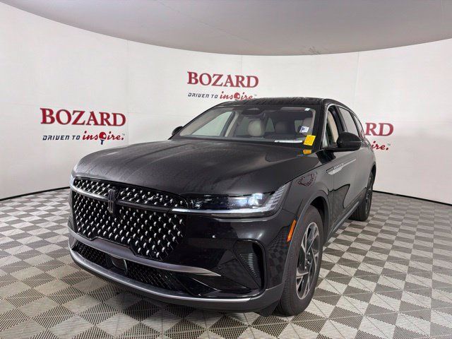 Used 2025 Lincoln Nautilus Premier AWD/4WD image 6