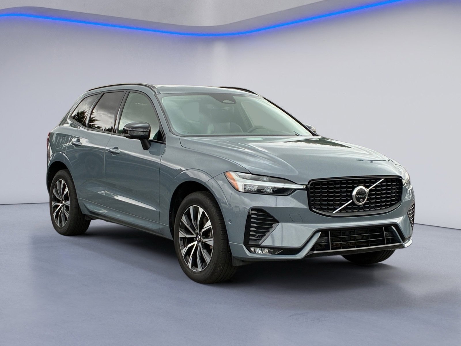 Used 2024 Volvo XC60 B5 Plus AWD/4WD image 5
