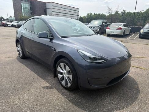Used 2023 Tesla Model Y Long Range AWD/4WD image 3