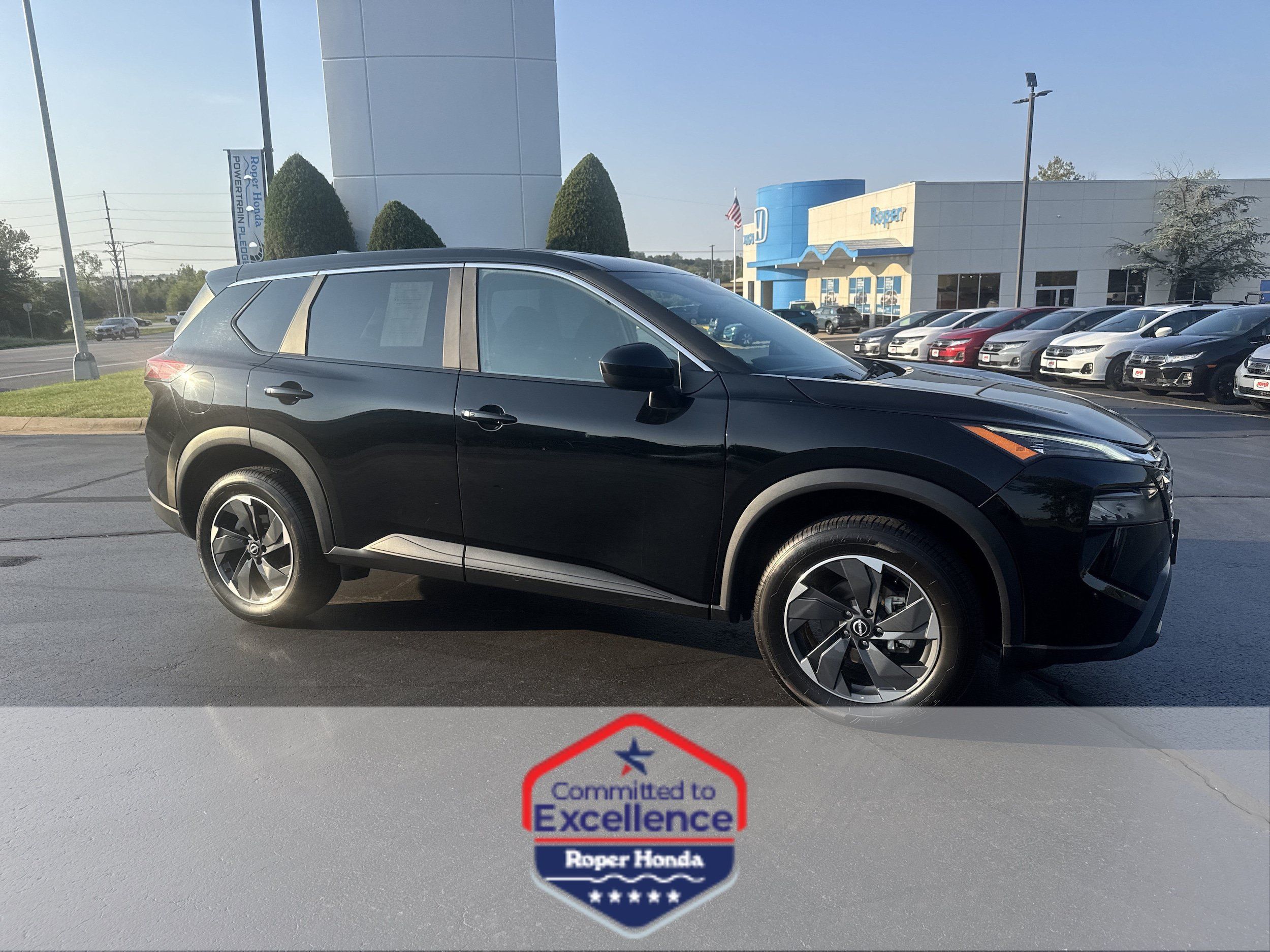 Used 2024 Nissan Rogue SV AWD/4WD image 1