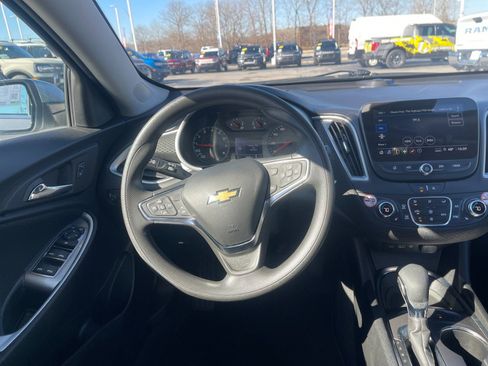 Used 2025 Chevrolet Malibu LT image 16