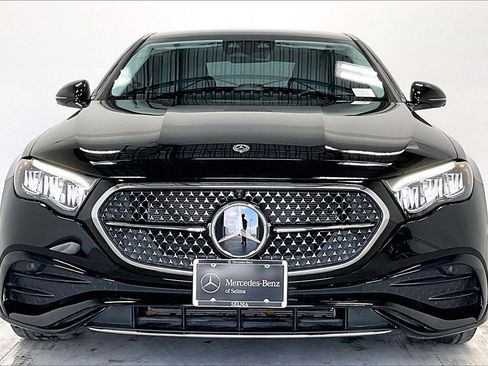 Used 2025 Mercedes-Benz E 350 4MATIC Sedan image 3
