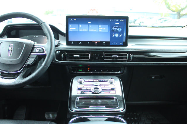 Used 2022 Lincoln Nautilus AWD image 18