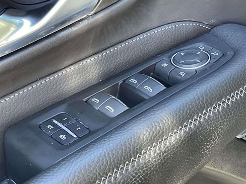 Used 2022 GMC Yukon Denali image 17