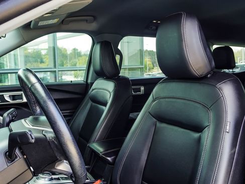 Used 2022 Ford Explorer XLT w/ Equipment Group 202A image 37