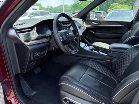 Certified 2025 Jeep Grand Cherokee Summit AWD/4WD image 22
