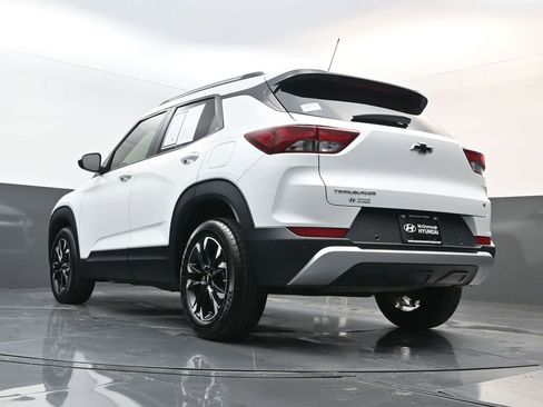 Used 2021 Chevrolet TrailBlazer LT w/ LPO, Blackout Package image 17