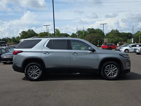 Used 2023 Chevrolet Traverse LT FWD image 6