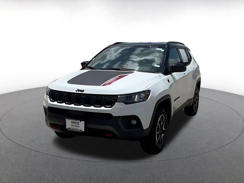 Used 2025 Jeep Compass Trailhawk AWD/4WD image 7