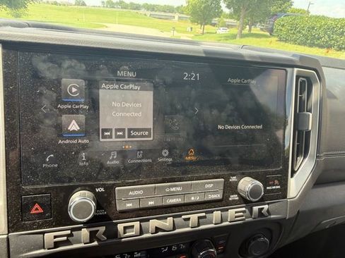 Used 2025 Nissan Frontier SV w/ SV Convenience Package RWD image 13