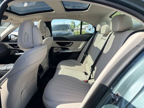 Used 2025 Mercedes-Benz E 450 4MATIC Sedan image 32