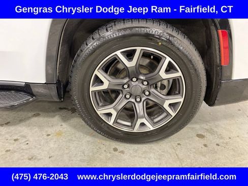 Certified 2024 Jeep Wagoneer Series III AWD/4WD image 32