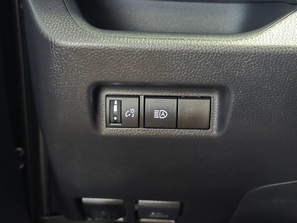 Used 2025 Toyota RAV4 XLE AWD/4WD image 23