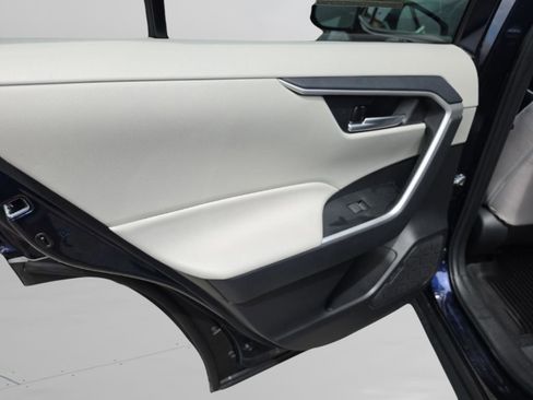 Used 2025 Toyota RAV4 XLE w/ Convenience Package image 28