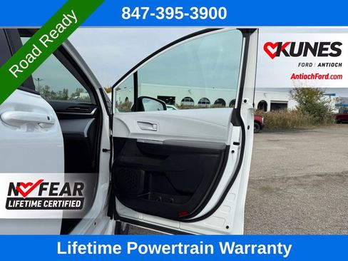 Used 2025 Toyota Sienna LE image 13