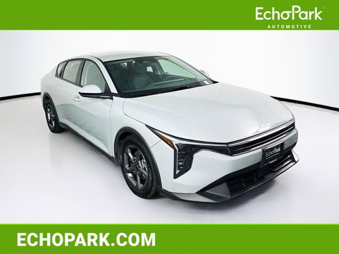 Used 2025 Kia K4 LXS FWD image 1