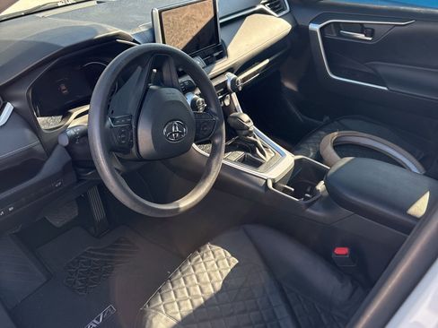 Used 2024 Toyota RAV4 XLE image 5