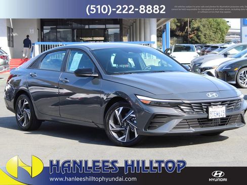 Used 2025 Hyundai Elantra SEL image 1