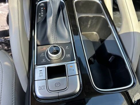 Used 2024 Kia Telluride EX w/ EX Captain's Chair Package AWD/4WD image 25